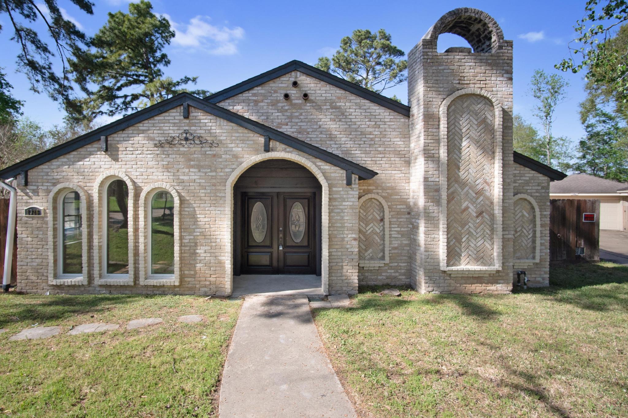 Exterior of 1326 Burnwood Lane